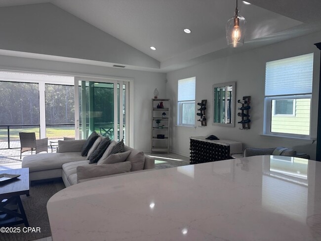 Building Photo - 9259 Paradise Dr