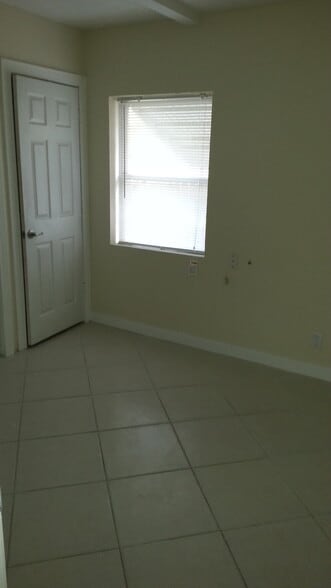 Building Photo - 5653 Coconut Rd