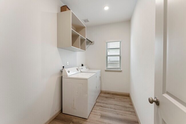 Building Photo - 17192 Wild Robin Ln