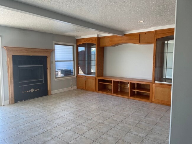 Building Photo - KEMPSVILLE LAKEFRONT TOWNHOUSE FOR RENT!