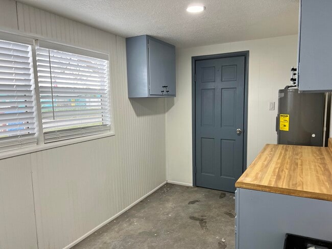 Building Photo - 1934 Wallace Ave