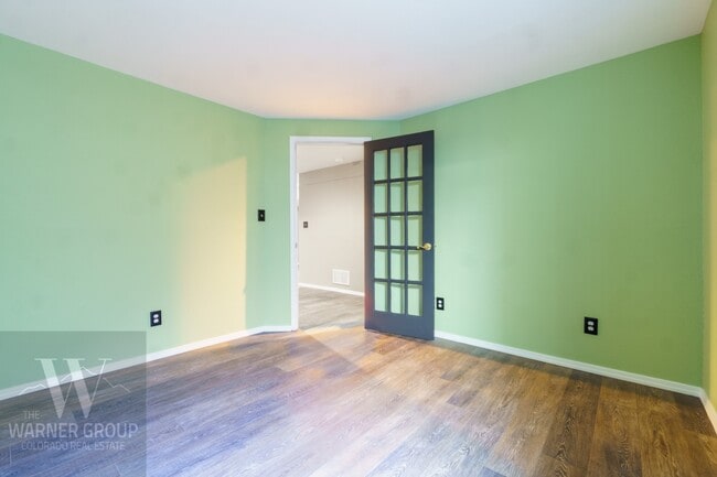 Building Photo - 3750 Oneida Ln
