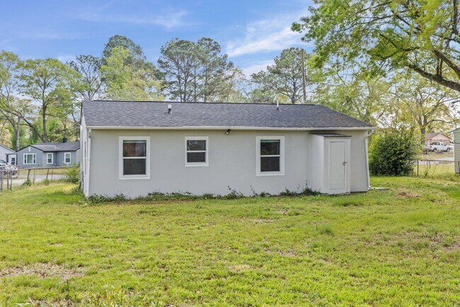 Building Photo - 1831 Catalina Dr