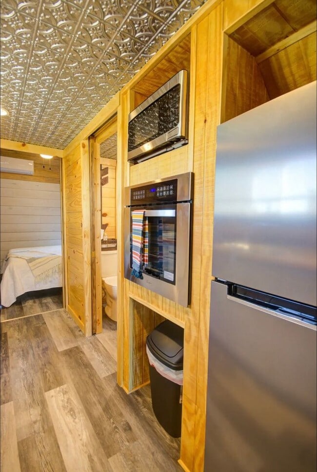 Building Photo - AIRBNB RENTAL ONLY - KARAGAN COTTAGE