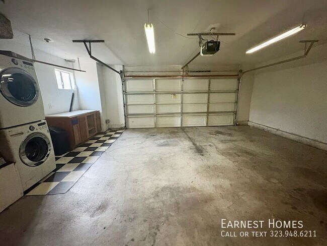 Building Photo - 7231 Balboa Blvd