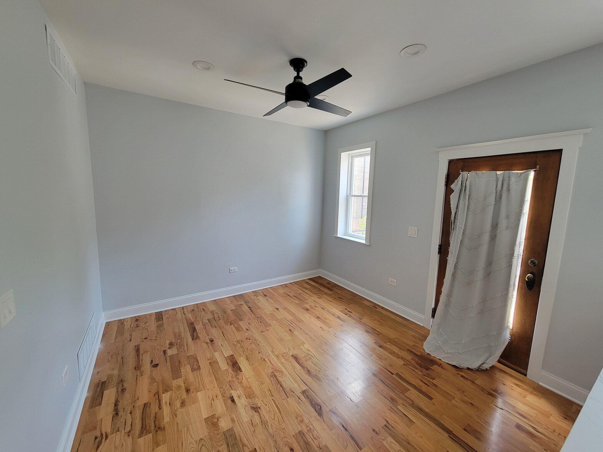 Building Photo - 3405 S Lituanica Ave