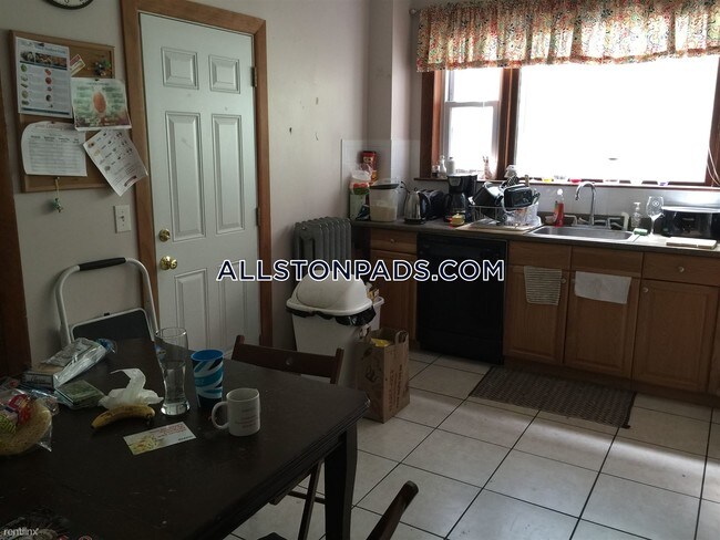 Building Photo - 50 Brainerd Rd