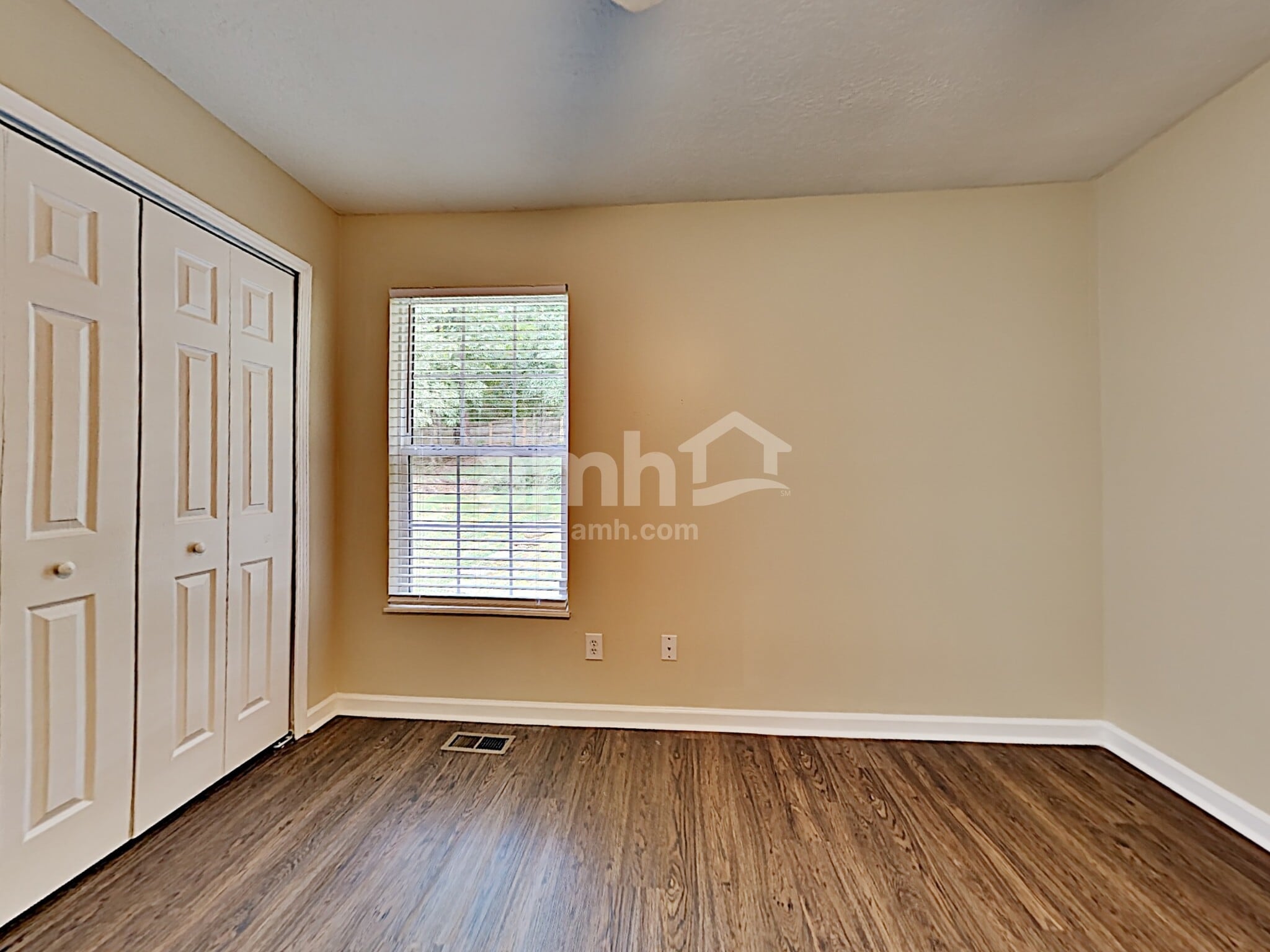 Building Photo - 1405 Randall Park Dr