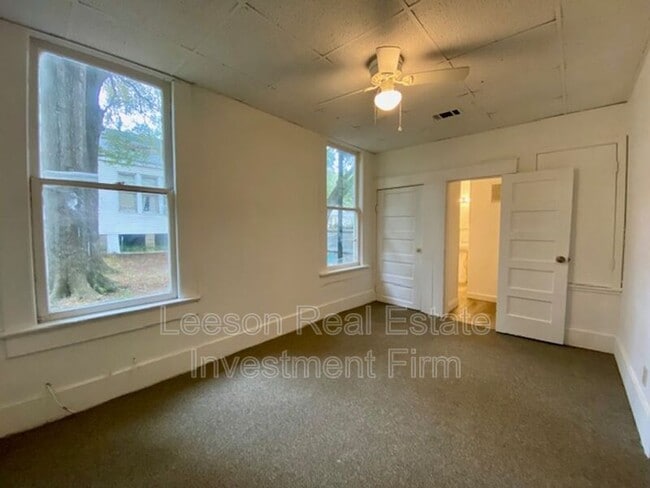 Building Photo - 426 Merrick St