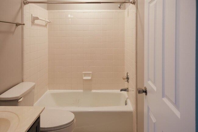 Building Photo - 2BR/2.5BA Condo w/ Community Pool in Simsponville!