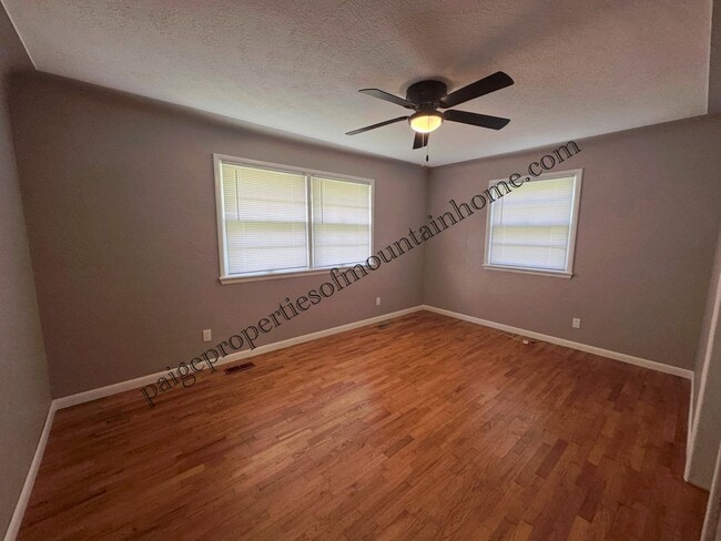 Building Photo - 425 Ashington Dr