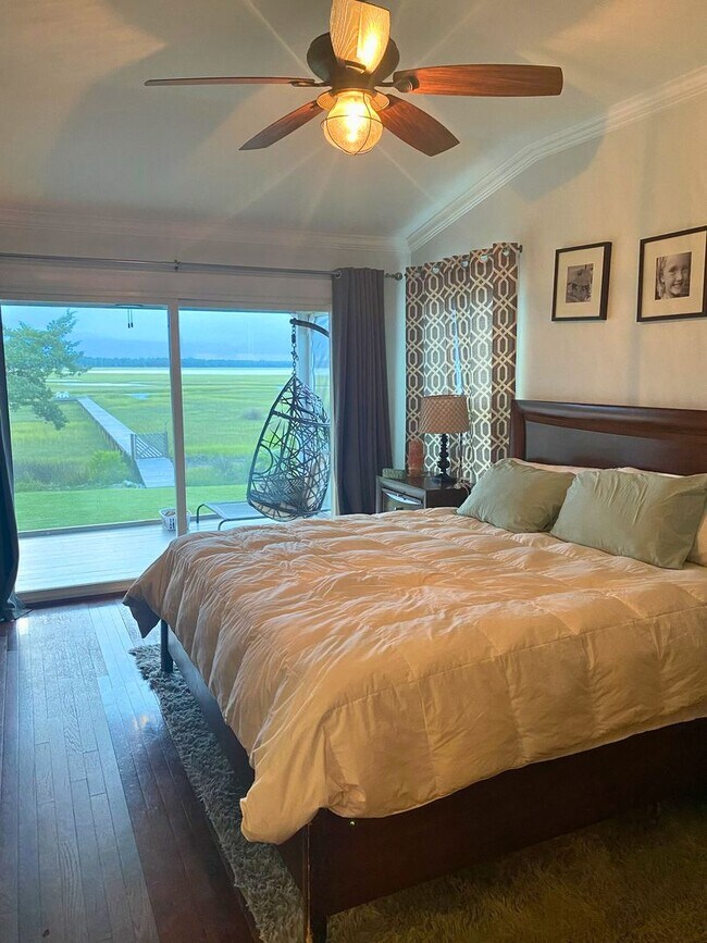 Building Photo - Spacious 4 Bedroom, 2.5 Bath Home with Stunning Marsh Views