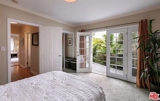 Building Photo - 2472 Hollyridge Dr