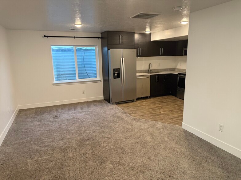 Building Photo - 4963 E Silver Ridge Rd