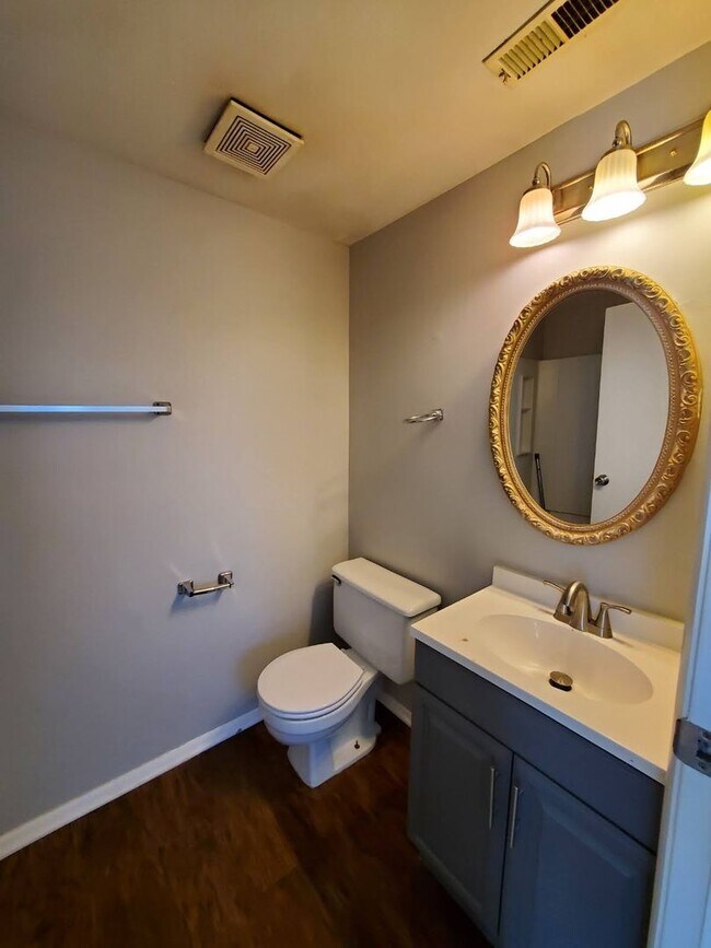 Building Photo - 7516 Pebblestone Dr