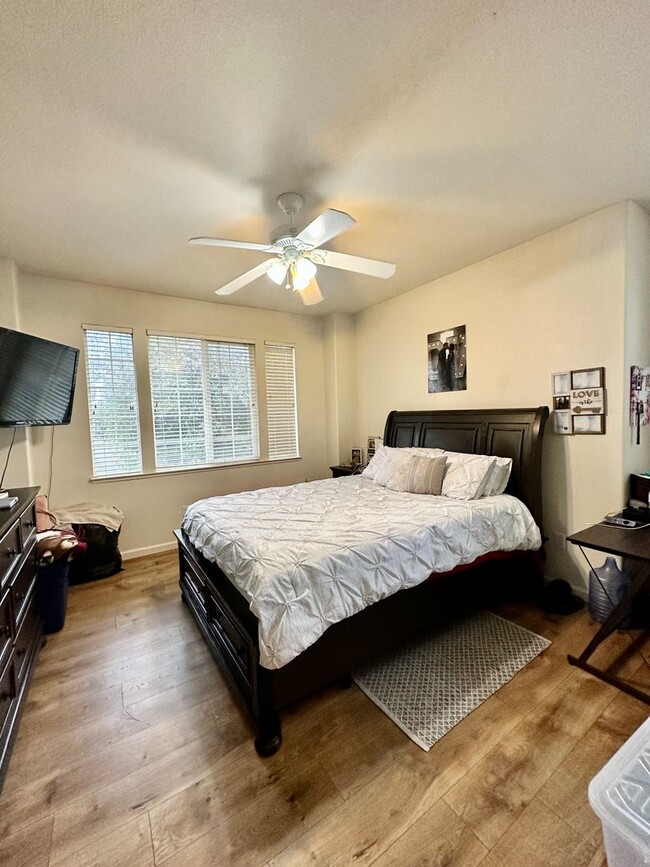 Building Photo - Davis - Centrally Located Home