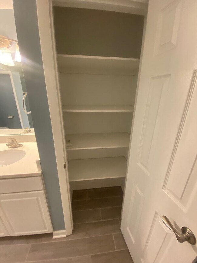 Building Photo - 4 Bedroom - Upper Arlington