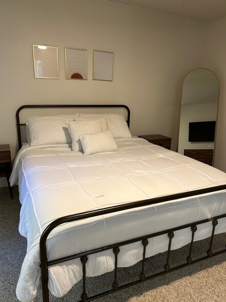 Building Photo - 440 N Dodge Blvd