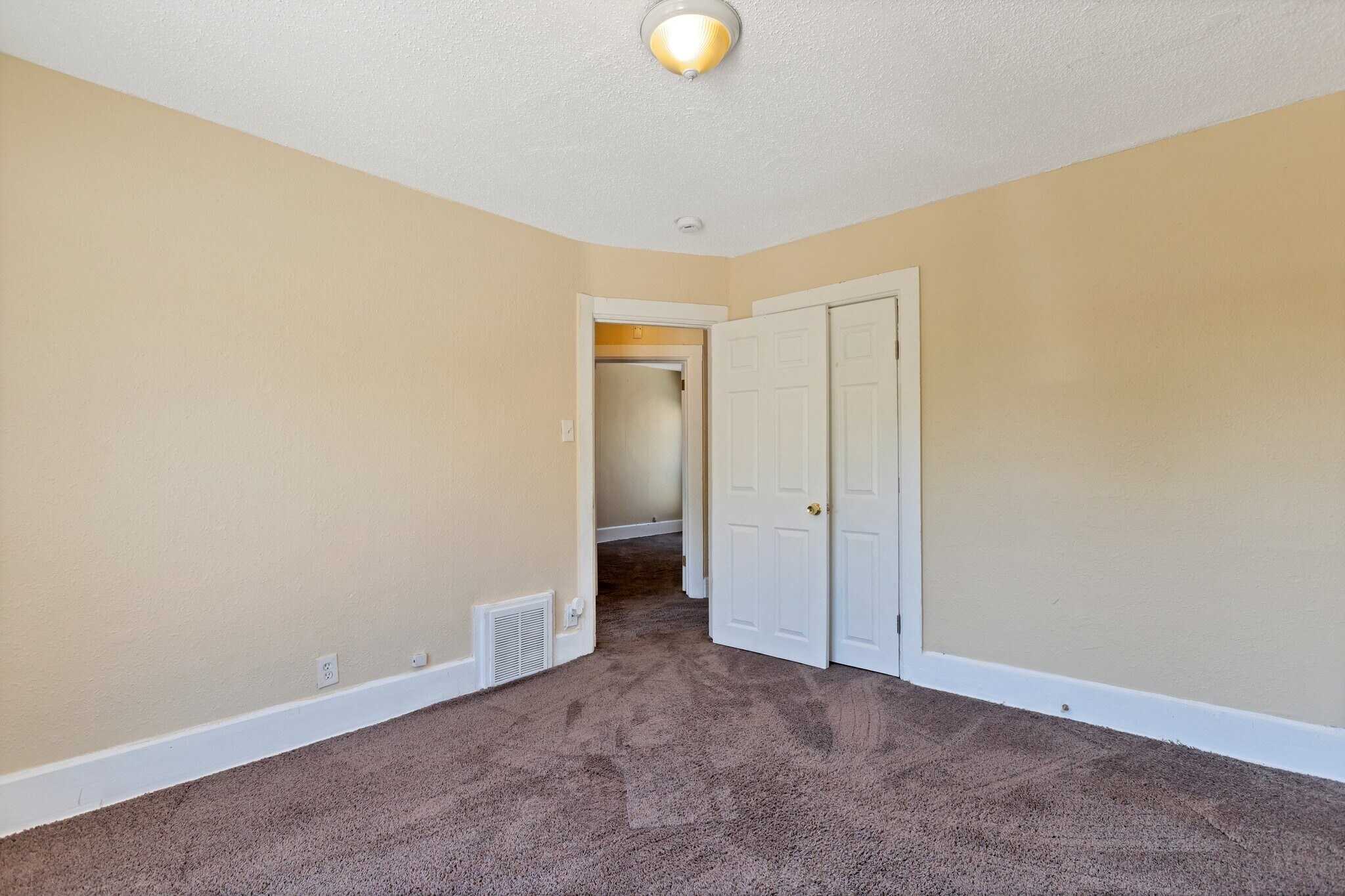 Bedroom - 2707 N Downing St