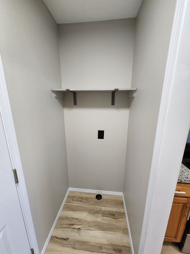 Building Photo - Spacious 2-Bedroom, 2-Bathroom Home AVAILABLE NOW!!