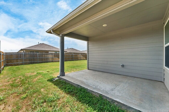Building Photo - 140 Fireoak Dr