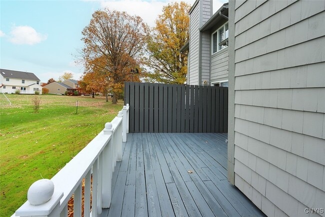 Building Photo - 442 Summerhaven Dr N