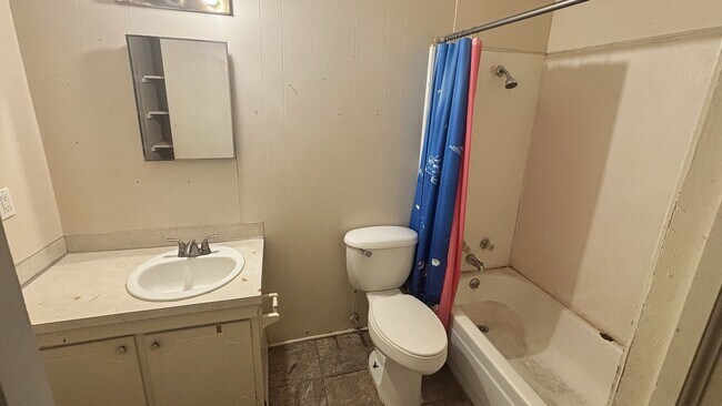 Building Photo - 211 Hodge St