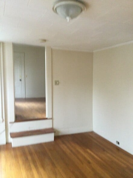 Building Photo - 17 Linden St