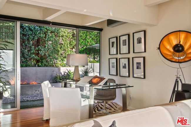 Building Photo - 9416 Beverlycrest Dr