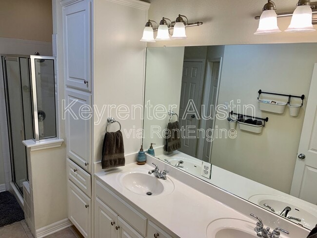 Building Photo - 1305 Delsie Dr