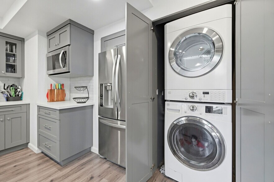 Building Photo - 2561 Fountainhead Dr