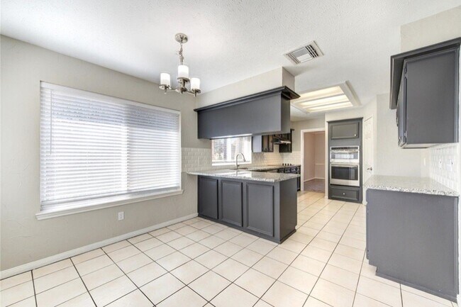Building Photo - 3838 Fawn Creek Dr