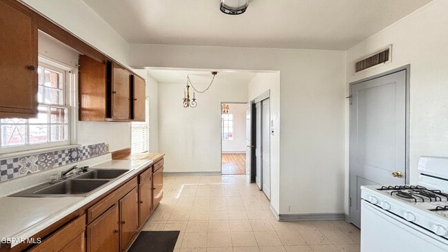 Building Photo - 2731 Idalia Ave