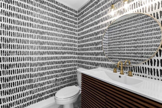 Building Photo - 300 S Biscayne Blvd