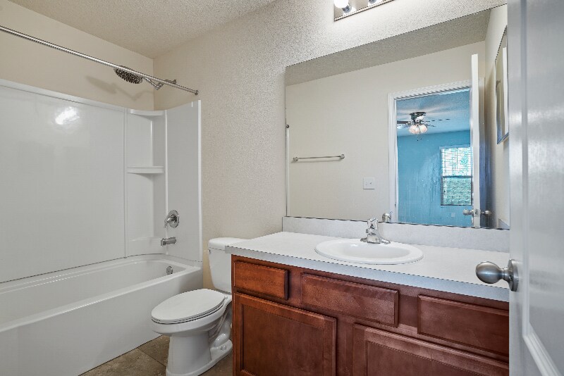 Building Photo - 727 Servia Dr