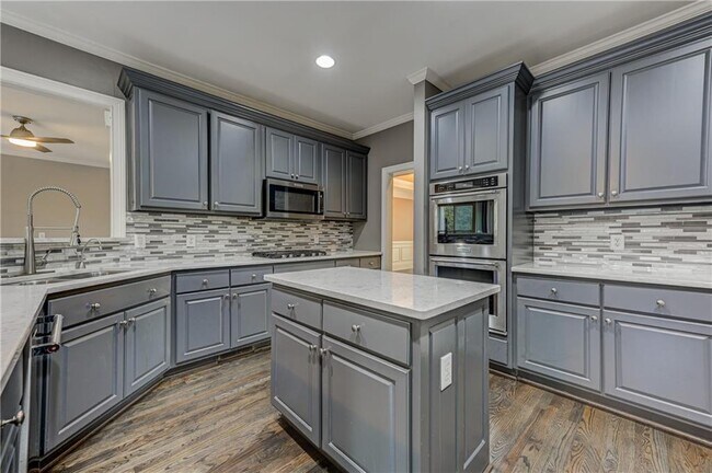 Building Photo - 2745 Lenox Rd NE