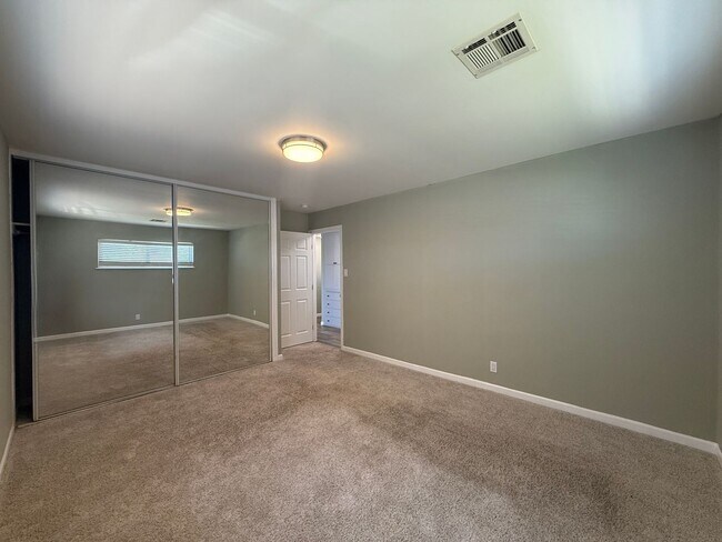 Building Photo - AV T 37938