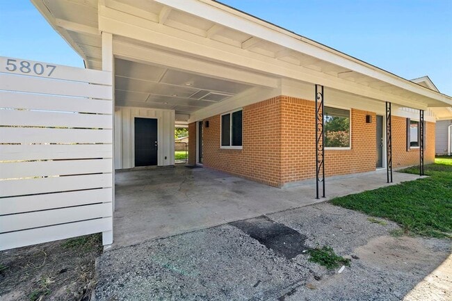 Building Photo - 5807 Mojave Dr