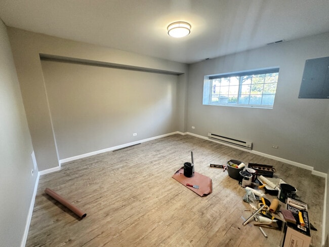 Building Photo - 924 Clover Ln