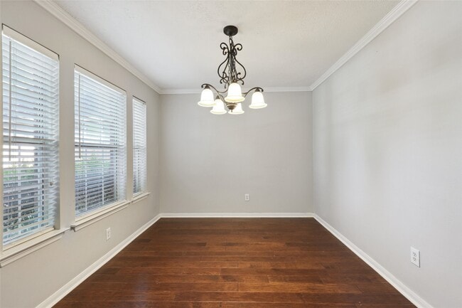 Building Photo - 10 Eastwood Pl