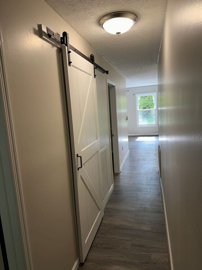 Building Photo - Updated 3 Bedroom 2.5 Bath Home on Hardwoo...