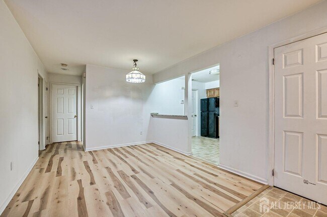 Building Photo - 5001 Stonehedge Rd