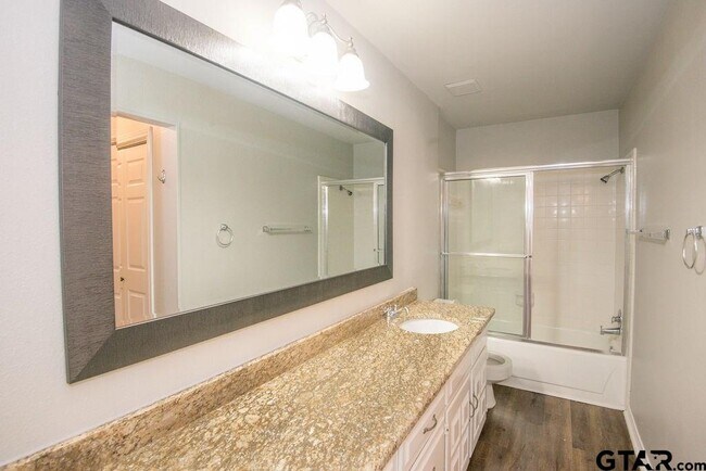 Building Photo - 5823 Hollytree Dr