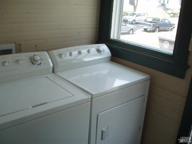 Building Photo - 636 Huffman St