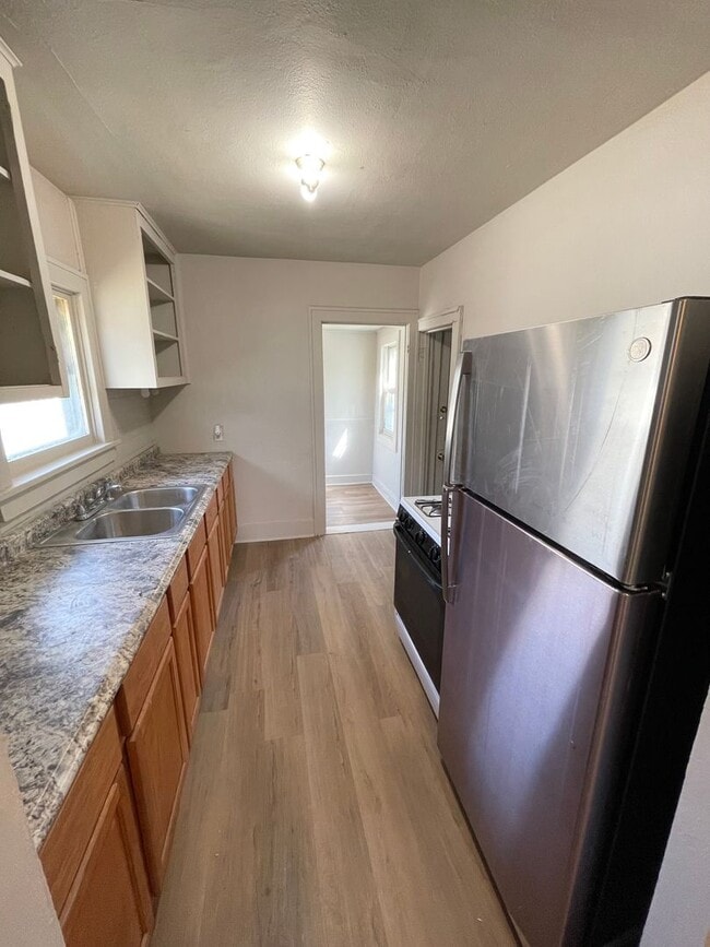 Building Photo - One bedroom one bathroom house for rent!