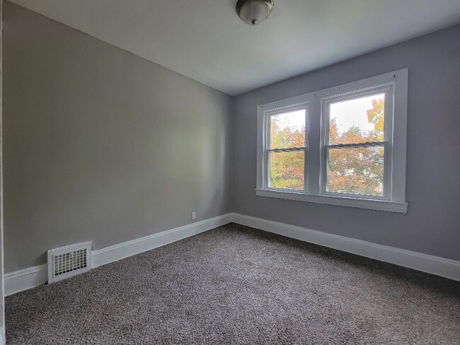 Building Photo - 5219 Vandalia Ave