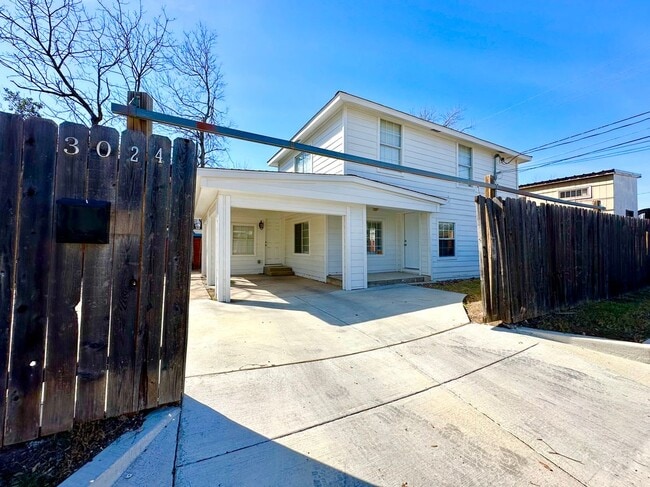 Building Photo - 3024 E 12th St