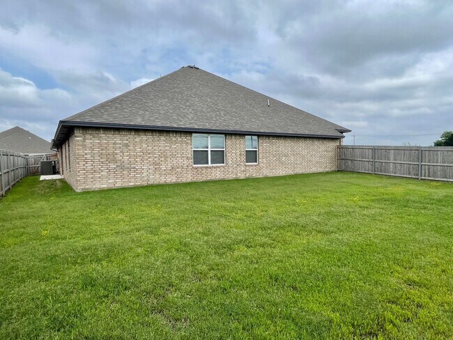 Building Photo - 604 Smt Pt Ln
