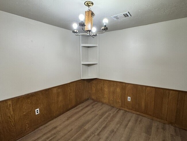 Building Photo - 2 bed 2 bath in Moore schools!