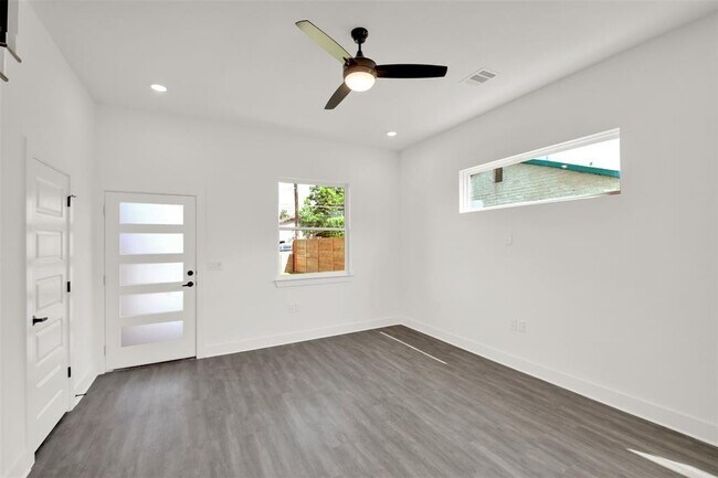 Building Photo - 7603 Carver Ave